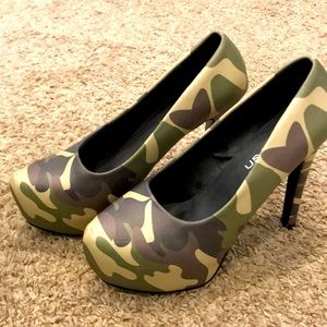 Size 7 Camo High Heels